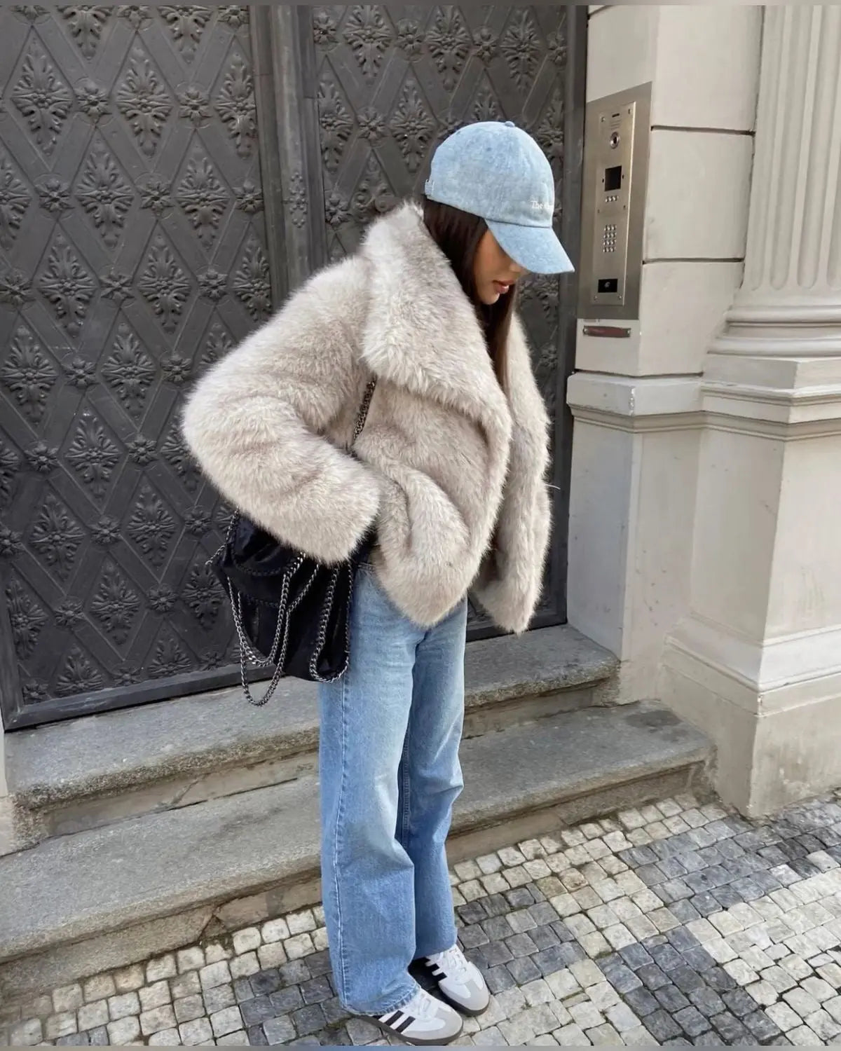 https://www.maven-london.com/products/faux-fur-jacket-women-1.jpg
