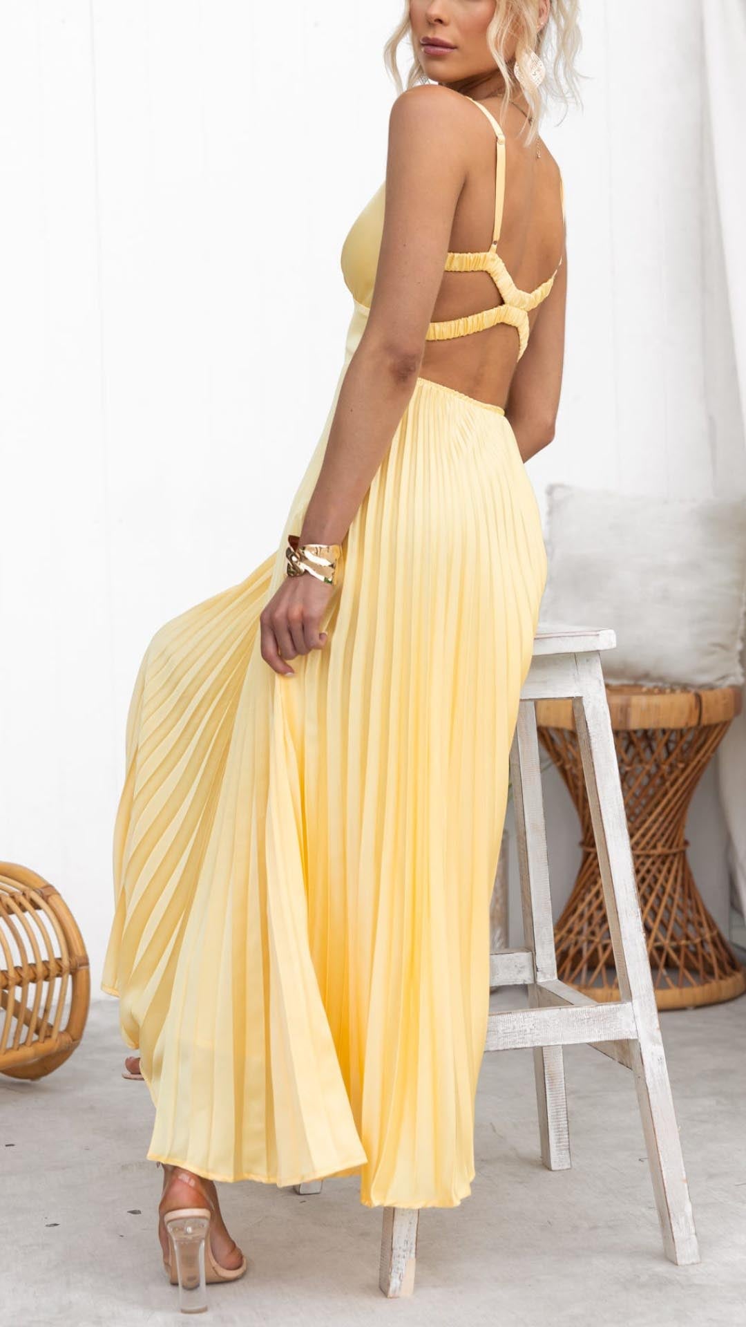 https://www.maven-london.com/products/pleated-vneck-midi-dress-women-1.jpg
