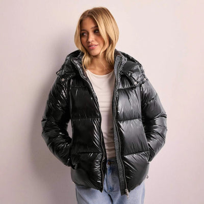 https://www.maven-london.com/products/shiny-quilted-puffer-jacket-women-1.jpg
